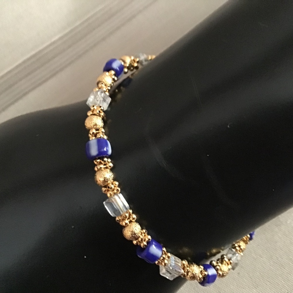 Lovely golden wired bracelet with blue, clear crystal and gold beads